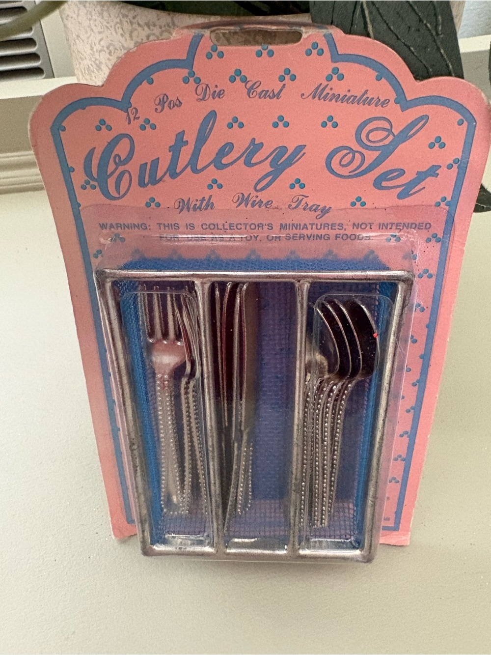 Vintage Cutlery Set with Wire Tray - Pink